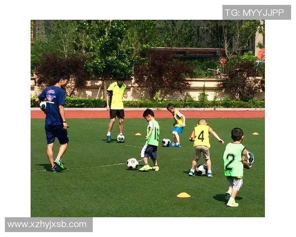 黑人足球明星与女儿的温馨时光展现亲子之爱与运动激情 黑人足球明星与女儿的温馨时光展现亲子之爱与运动激情